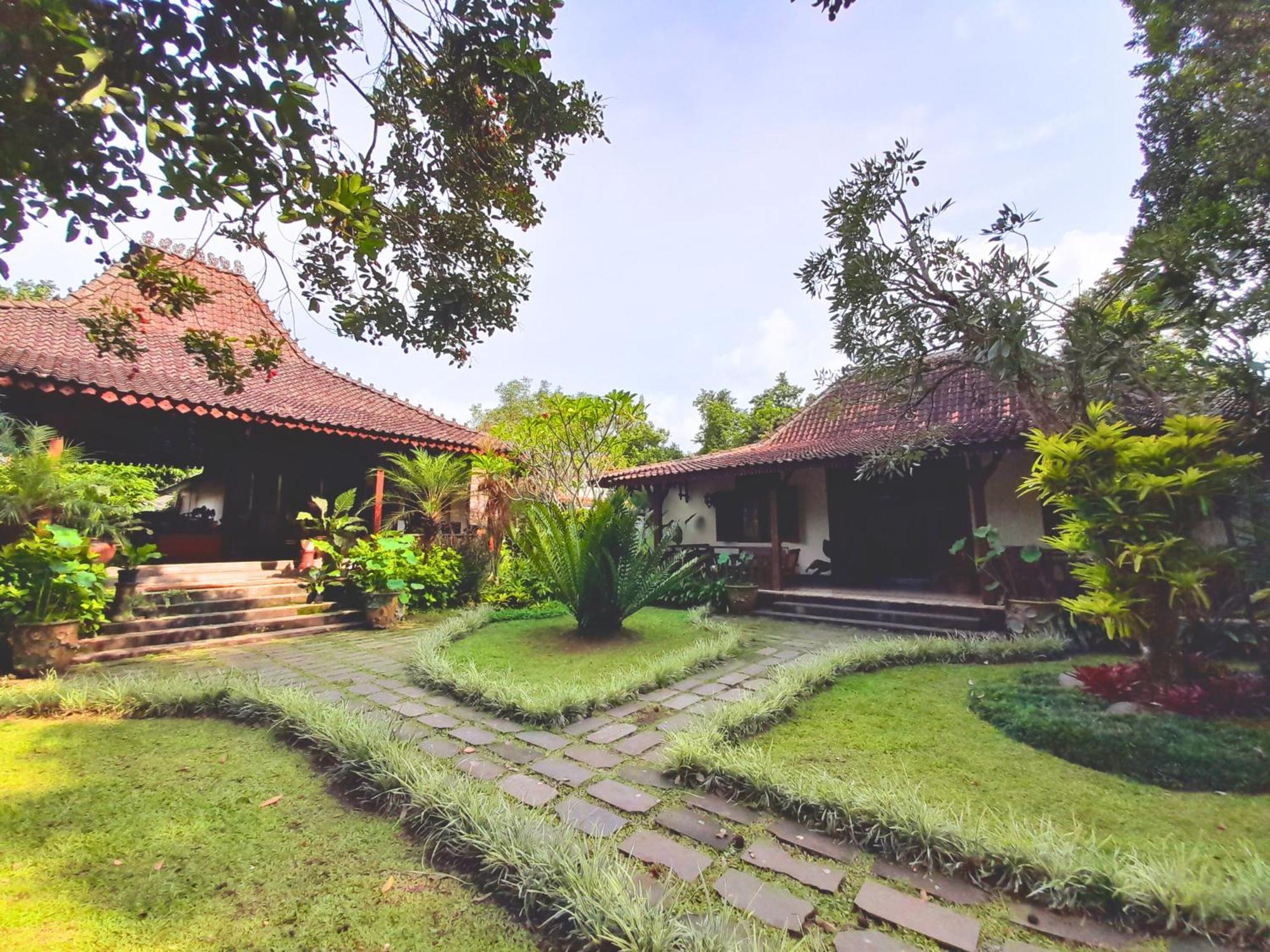 Hotel Ndalem Nitihardjan Magelang Exteriér fotografie