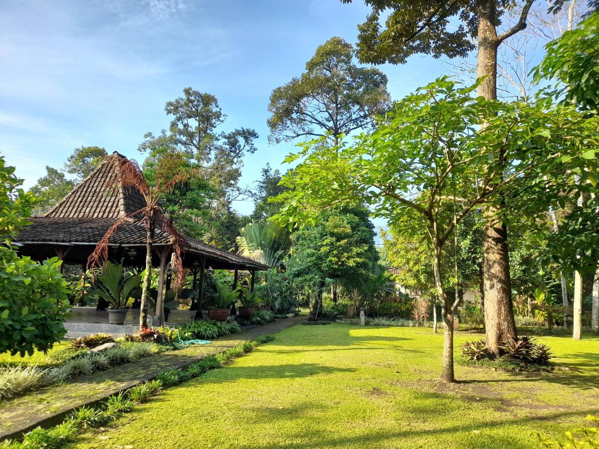 Hotel Ndalem Nitihardjan Magelang Exteriér fotografie