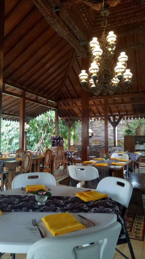 Hotel Ndalem Nitihardjan Magelang Exteriér fotografie